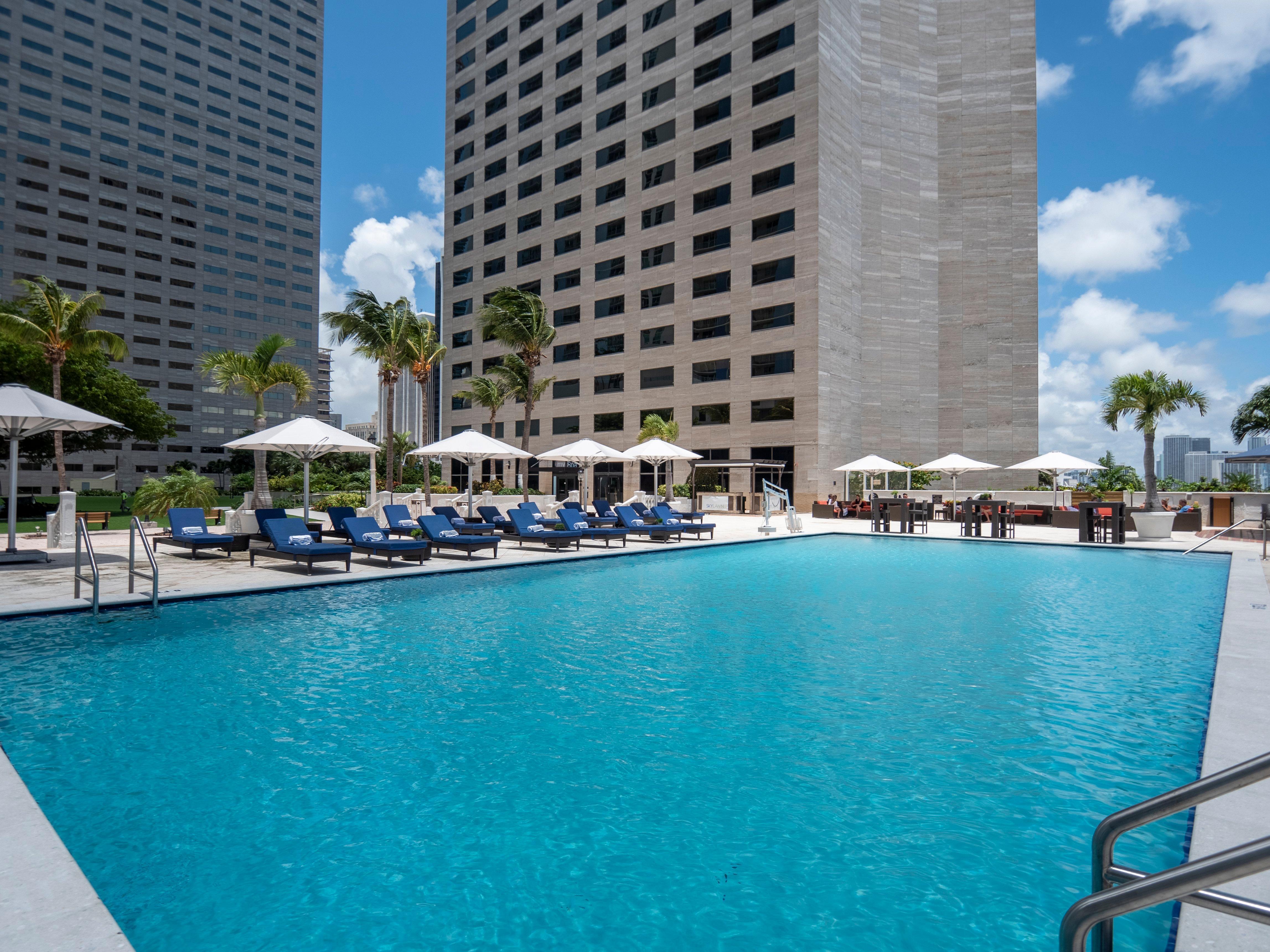 Intercontinental Miami By Ihg Hotel Exterior foto The swimming pool at the hotel