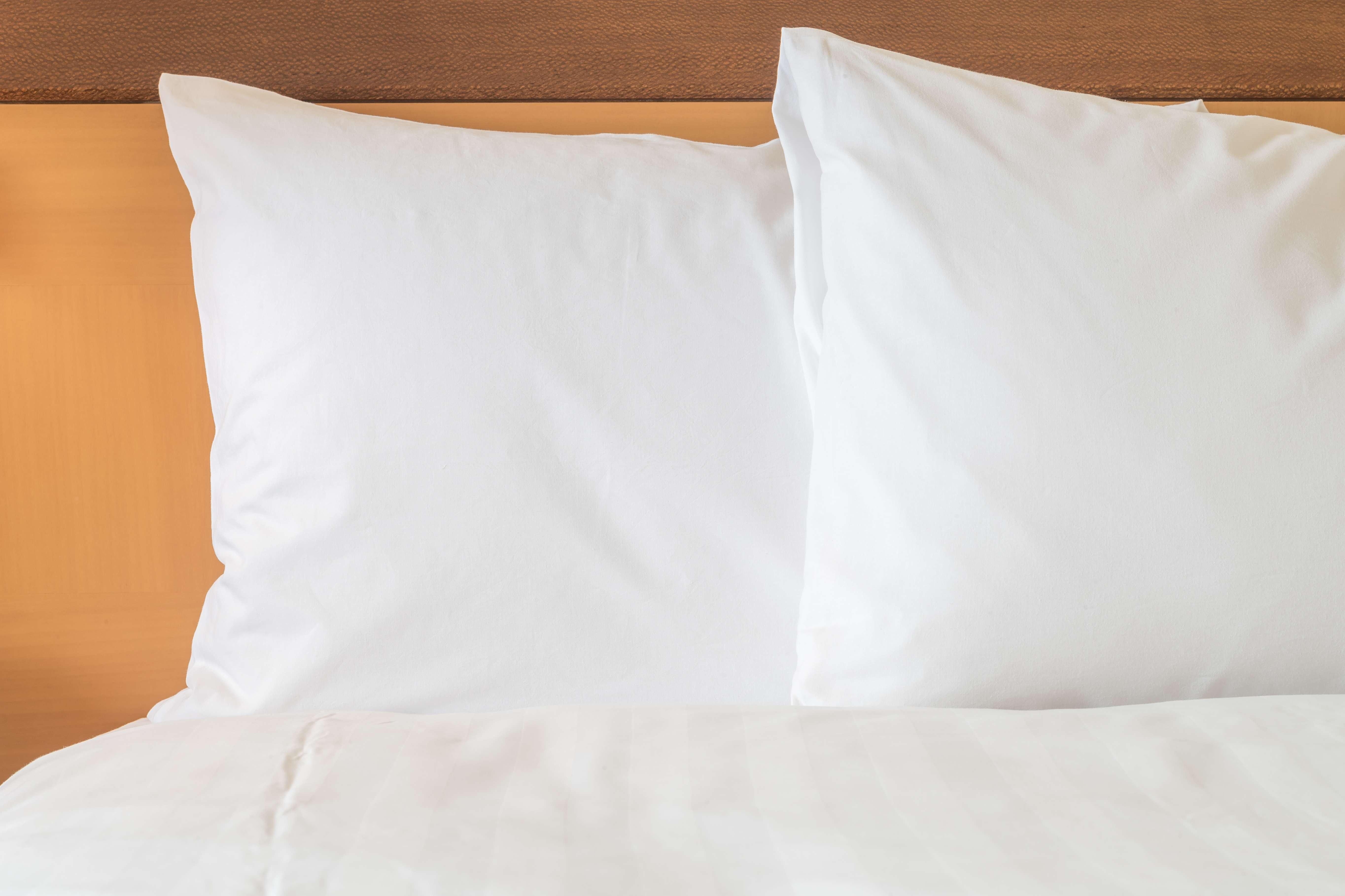 Intercontinental Miami By Ihg Hotel Exterior foto Two pillows on a bed