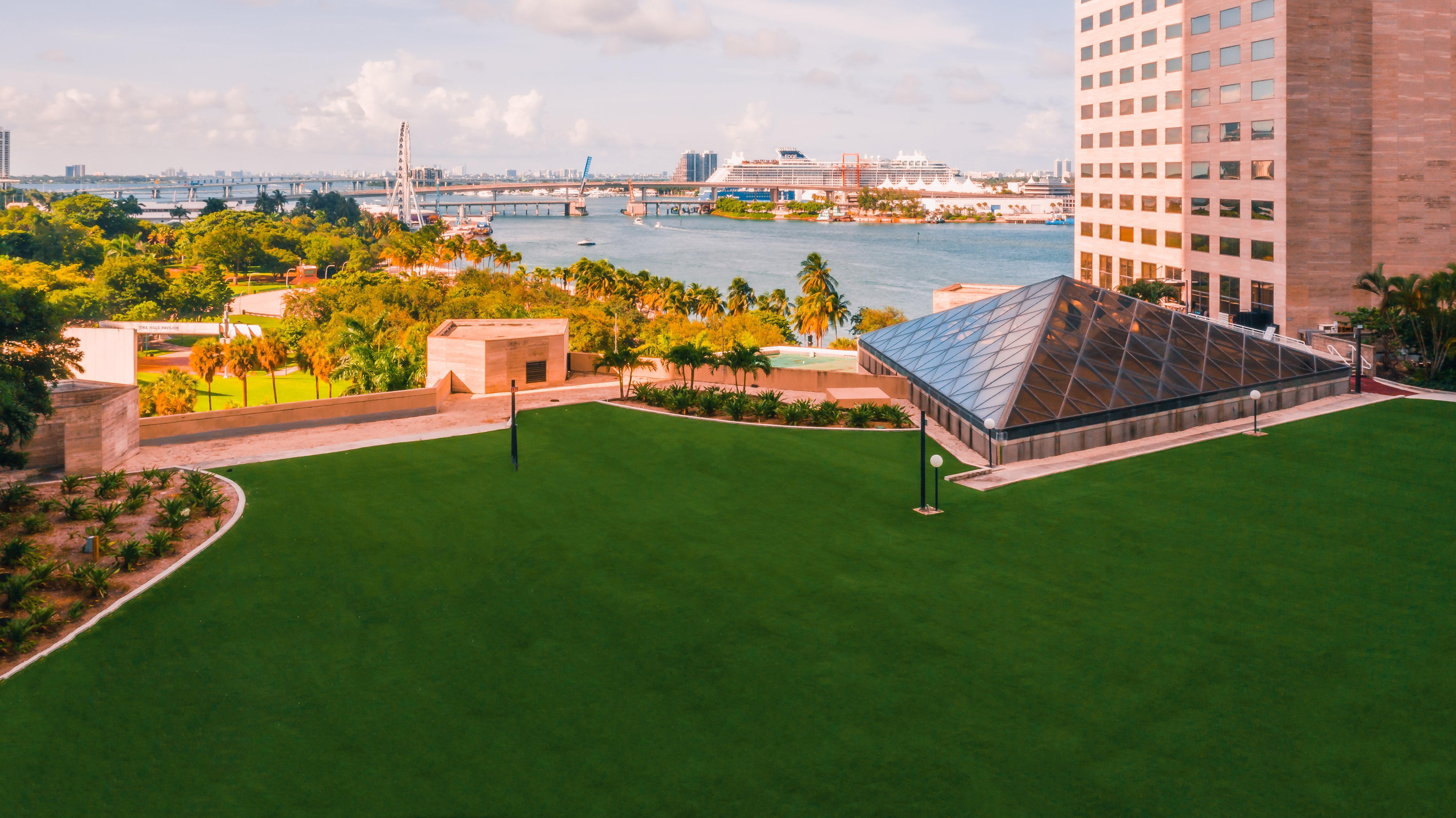 Intercontinental Miami By Ihg Hotel Exterior foto The park's lawn