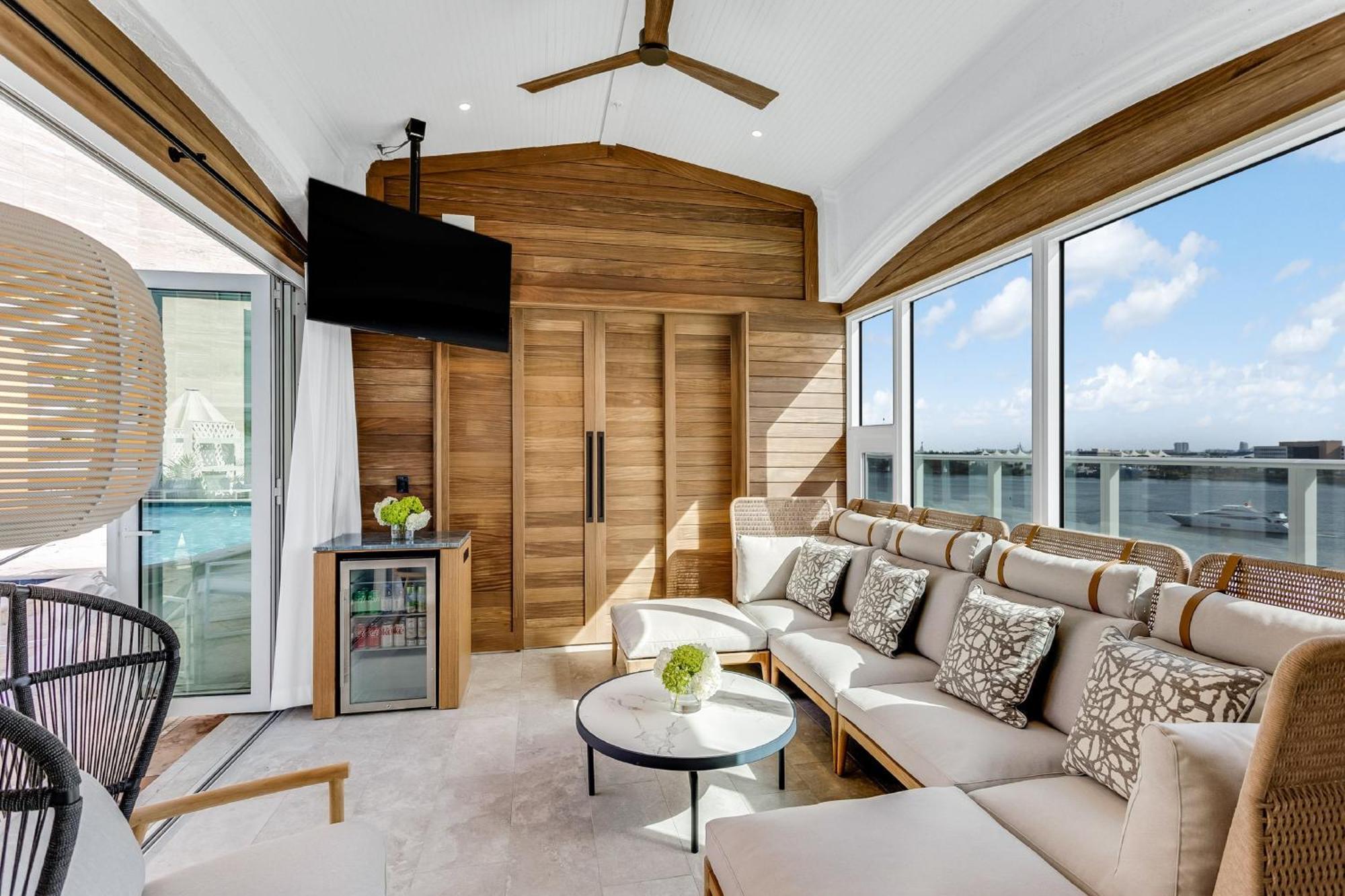 Intercontinental Miami By Ihg Hotel Exterior foto The Sky Lounge