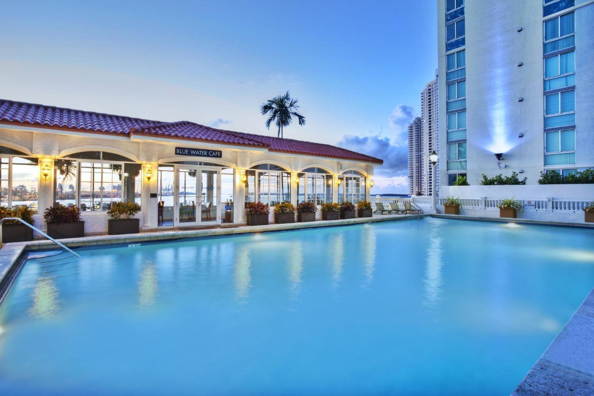 Intercontinental Miami By Ihg Hotel Exterior foto The pool at the Hilton San Juan
